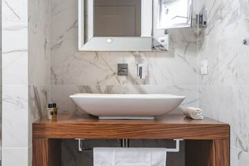 Bathroom sink