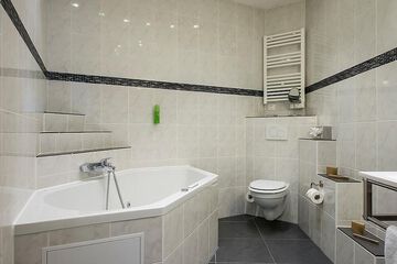 Jetted tub