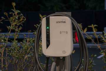 Electric vehicle charging station