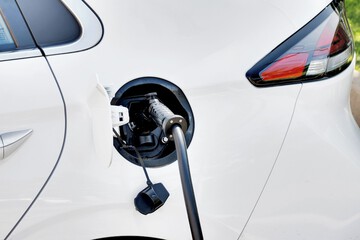 Electric vehicle charging station