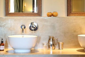Bathroom sink