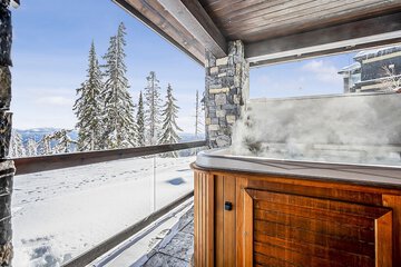 Private spa tub