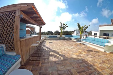 Poolside bar