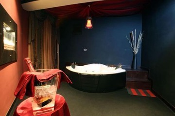 Deep soaking bathtub