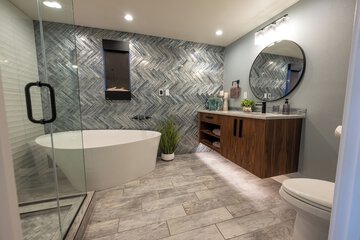 Deep soaking bathtub