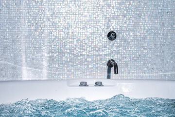 Indoor spa tub