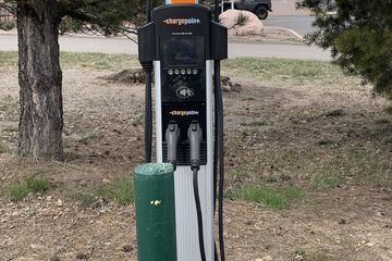 Electric vehicle charging station