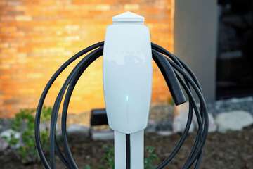 Electric vehicle charging station