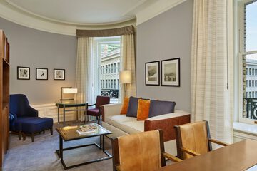 Room 40 of 136