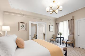 Room 34 of 62