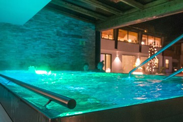 Indoor spa tub