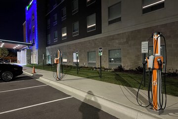 Electric vehicle charging station