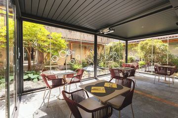 Breakfast area