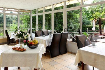 Couples dining