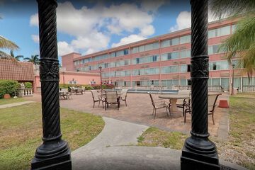 Hotel Exterior 36 of 39