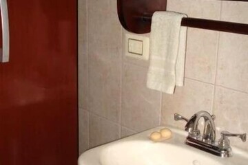 Bathroom sink