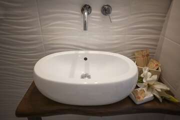 Bathroom sink