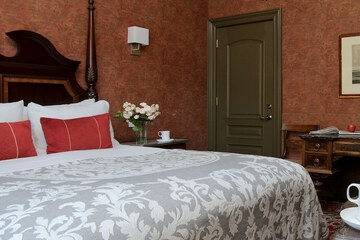Room 28 of 38