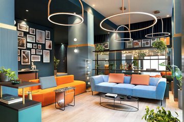 Lobby lounge