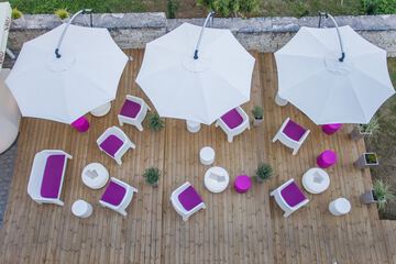 Poolside bar