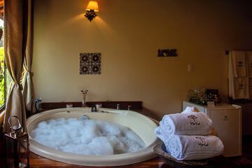 Jetted tub