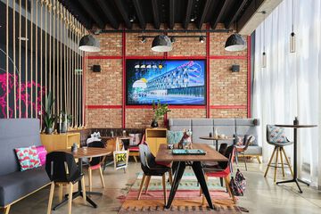 Lobby lounge