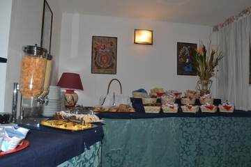 Breakfast buffet