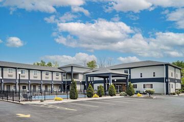Days Inn & Suites by Wyndham Niagara Falls / Buffalo