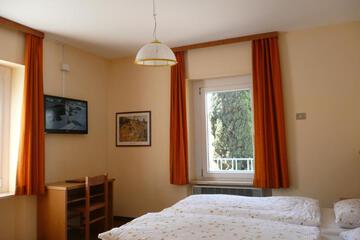 Photo 51