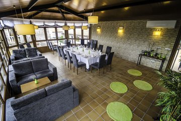 Lobby lounge