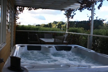 Indoor spa tub