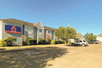 Motel 6 McAlester OK - South