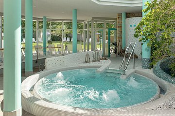 Indoor spa tub