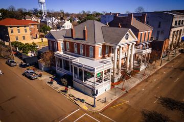 Natchez Eola Hotel