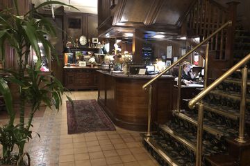 Lobby lounge