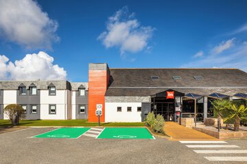 Electric vehicle charging station