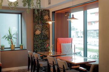 Lobby lounge