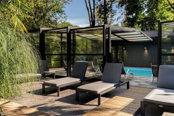 Indoor/outdoor pool