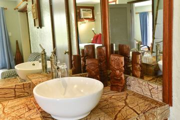 Bathroom sink