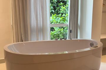 Private spa tub