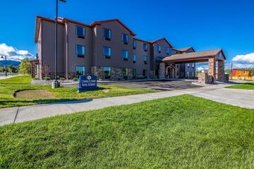 Cobblestone Hotel & Suites Victor