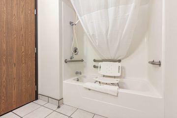 Room 9 of 38