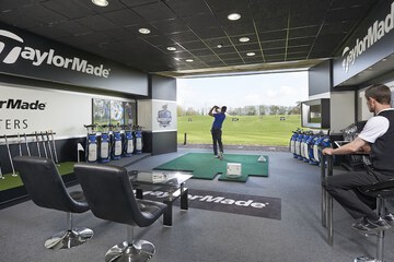 Indoor golf driving range