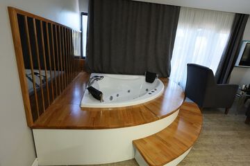 Jetted tub