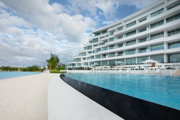 Infinity pool