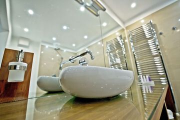 Bathroom sink