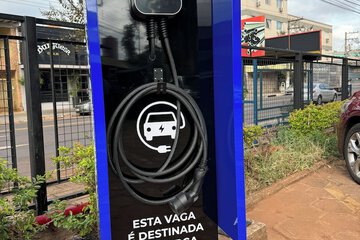 Electric vehicle charging station