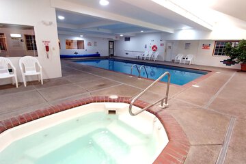 Indoor spa tub