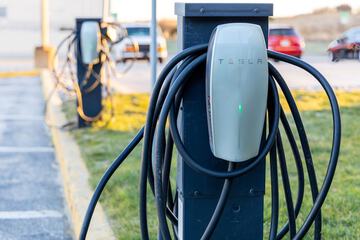 Electric vehicle charging station