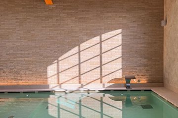 Indoor spa tub